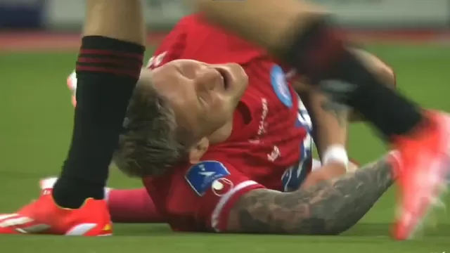 Oliver Sonne fue sustituido minutos después de la lesión que recibió en el partido. | Video: 3F Superliga