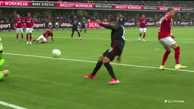 Oliver Sonne es titular y juega como lateral derecho en el Silkerborg. | Video: 3f Superliga
