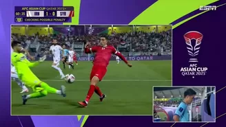 El árbitro revisó el VAR para cobrar el penal contra Pablo Sabbag. | Video: ESPN