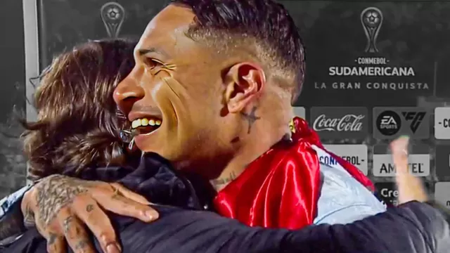Paolo Guerrero celebró la Copa Sudamericana con la bandera del Perú