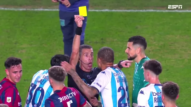 Paolo Guerrero recibió una tarjeta amarilla por reclamo airado al árbitro