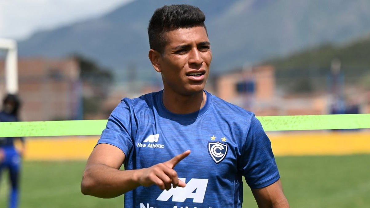 Paolo Hurtado llegó a Lima para jugar contra Alianza y le gritaron "tramposo"