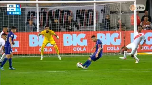 Messi anotó como un penal en movimiento el segundo gol de Argentina. 