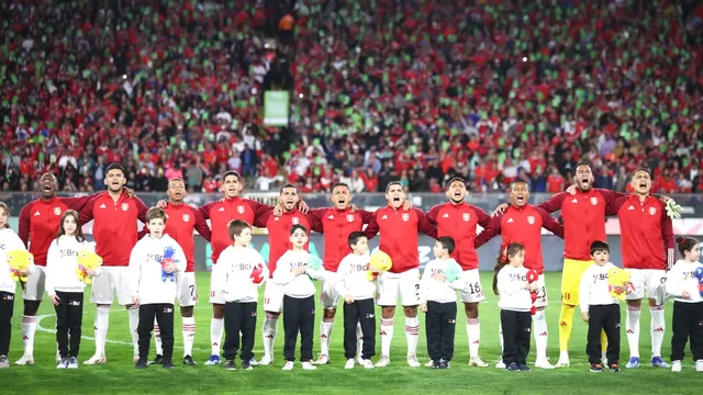 Perú vs. Chile: ¿Oliver Sonne cantó el Himno Nacional en Santiago?