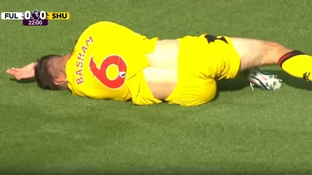 Premier League: Chris Basham sufrió una espeluznante fractura al pisar mal