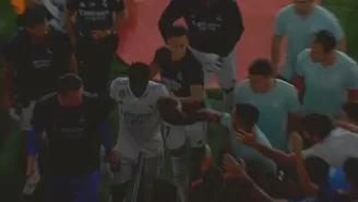 Real Madrid vs. Osasuna: Fuerte cruce entre Vinicius y Chimy camino a vestuarios