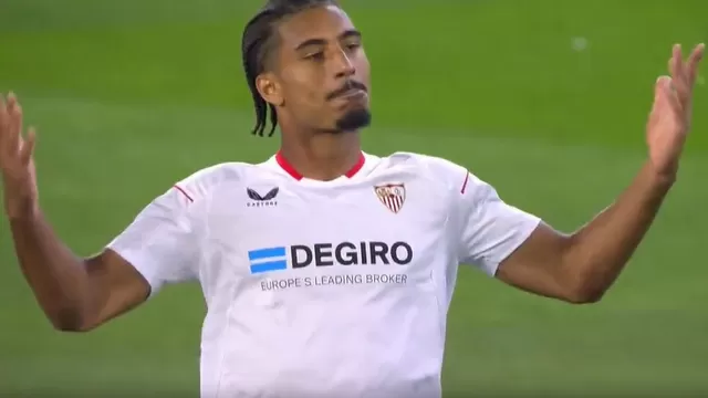 Sevilla vs. Manchester United: Loic Badé marcó de cabeza el 2-0