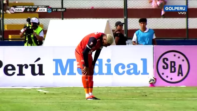 Paolo Guerrero no pudo definir con tranquilidad en el área chica de Boys. | Video: GOL Perú.