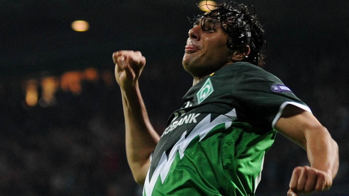 UEFA recordó triplete de Claudio Pizarro con Werder Bremen en la Europa League