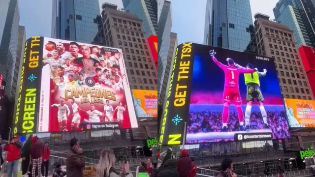 Universitario: El título crema llegó a Times Square en Nueva York
