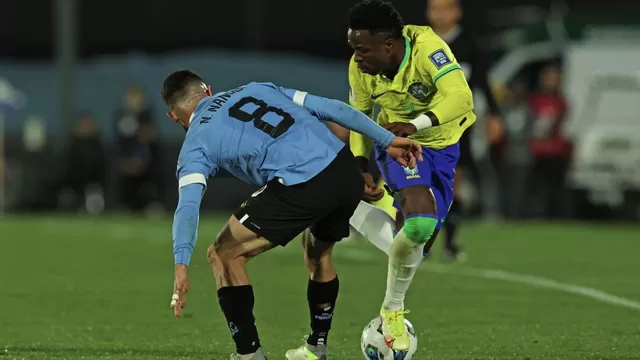 La jugada de VInicius. | Foto: AFP/Video: Asociación Uruguaya de Fútbol