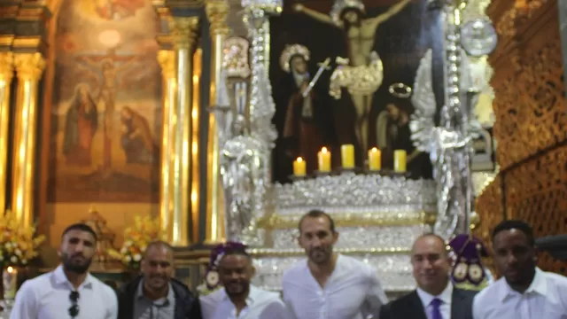Alianza Lima llegó a Las Nazarenas para visitar al Señor de los Milagros