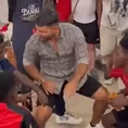 ¡Armó la fiesta! El Kun Agüero baila con niños en Qatar 