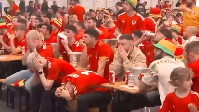 ¡Así sufrieron en Gales la derrota de su selección contra Irán!