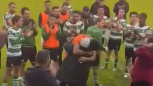 ¡Emotivo encuentro de portero con su familia después de 4 años!