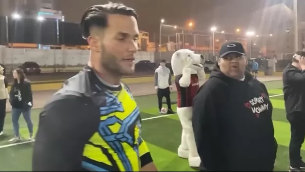 Fabio Agostini se lució ante la Basic House con 'sombrerito' tras una 'lambretta'