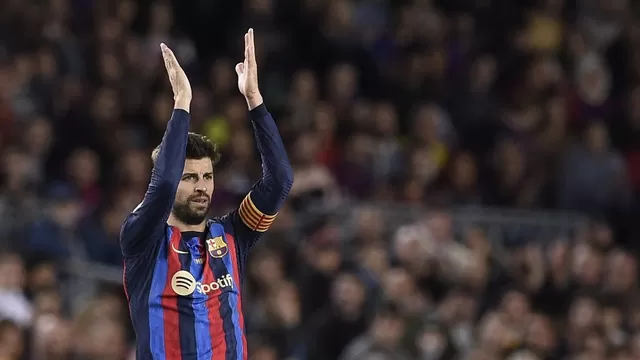 Entre lágrimas y el público de pie: Piqué se despidió así del Camp Nou