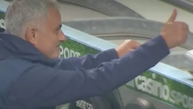 Emotivo gesto de Mourinho con niño hincha de la Roma