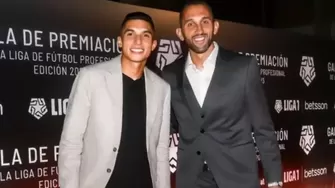 Kevin Serna y Hernán Barcos protagonizaron una promesa a fines del año 2023, ahora la promesa se cumplió / Foto: Liga 1 MAX