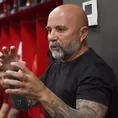 Jorge Sampaoli fue presentado como DT del Sevilla y de inmediato fue al vestuario