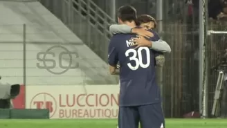 Lionel Messi se tomó selfies, saludó y abrazó a tres niños en el duelo del PSG 