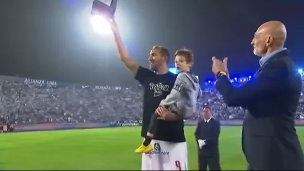 El mejor de la temporada 2022: Hernán Barcos recibió el anillo de oro de la Liga 1