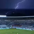 México: Espectacular rayo ilumina el cielo en partido del América de Pedro Aquino