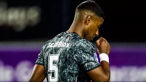 Migue Araujo fue expulsado ante Sparta Rotterdam: Mira qué pasó con el peruano