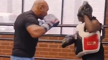 Mike Tyson sigue en forma: Sorprende con fuerte entrenamiento a sus 56 años