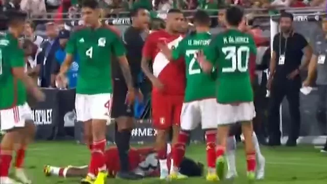 Perú vs. México: Fuerte falta contra Renato Tapia generó trifulca