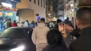 ¡En pleno festejo, le roban el celular!
