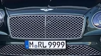 Robert Lewandowski y un lujoso ingreso: ¡Atención con la placa de su carro!