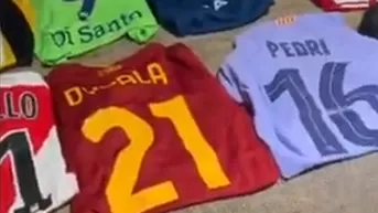 ¡El sueño de todo ‘pelotero’!: ‘Peque’ Schwartzman y una gran colección de camisetas de fútbol