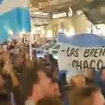 ¡Tremendo banderazo!: Hinchas argentinos alientan a su selección previo al choque contra México