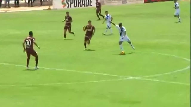 Adrián Fernández quiso sorprender con un potente remate. | Video: Gol Perú