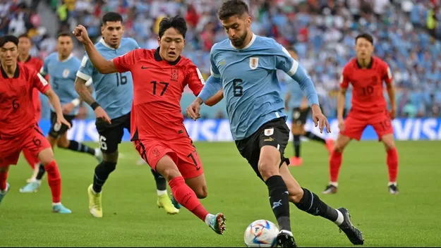 Una genialidad: Bentancur burló a dos surcoreanos con sensacional 'ruleta marsellesa'